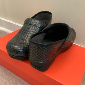 DANSKO XP Pro Black Snakeskin Clogs